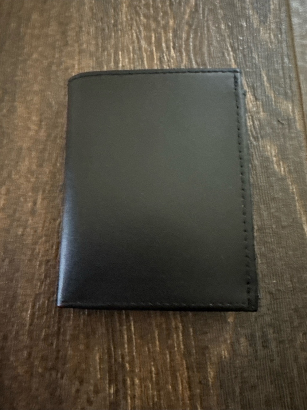 Men's Black Leather Bifold Wallet - Classic Minimalist Design